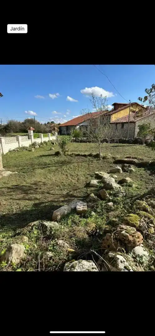 Casa adosada en venda en Valle de Valdebezana amb Jardí privat