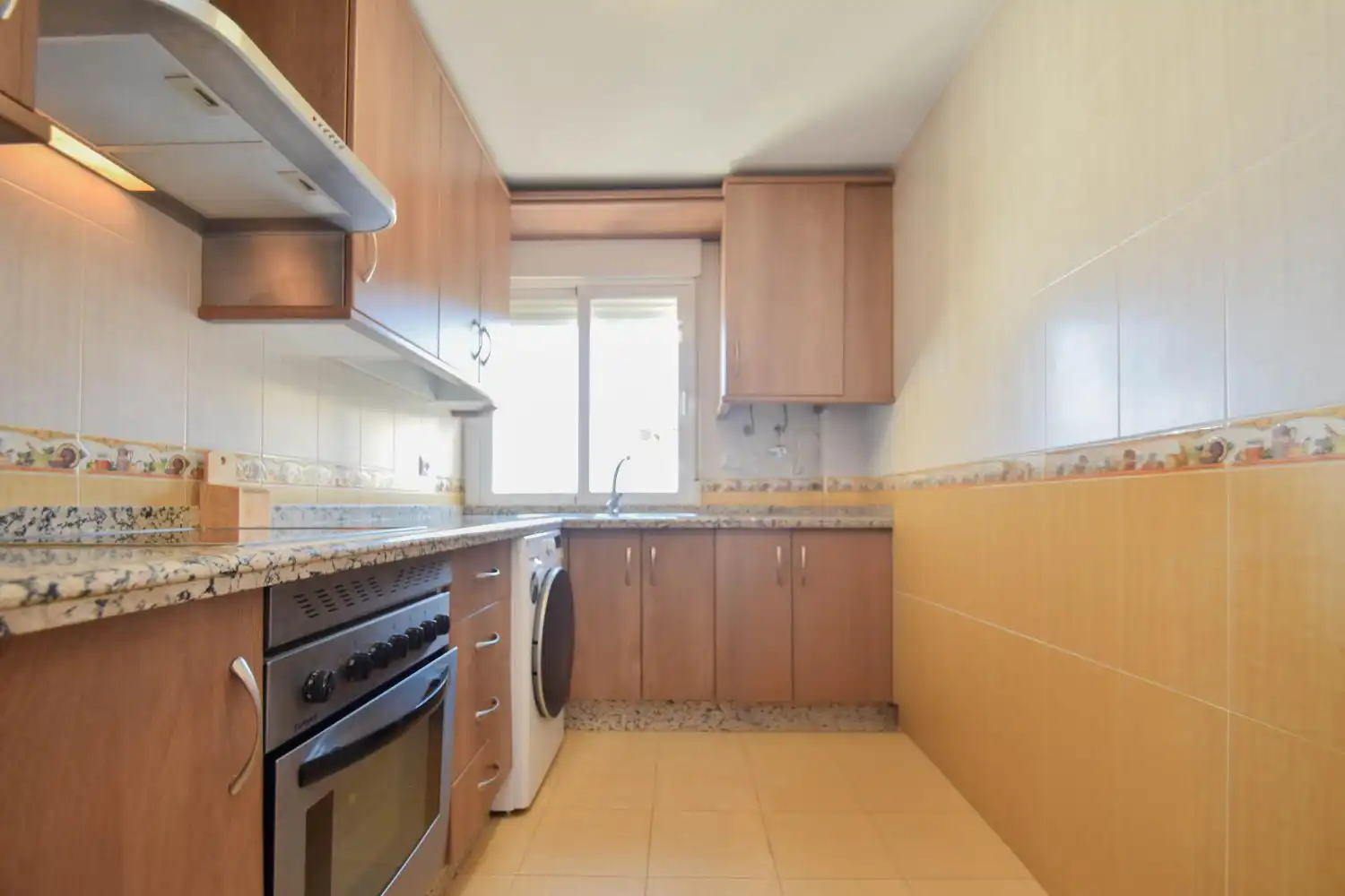 Cocina de Piso en venta en Las Gabias con Aire acondicionado