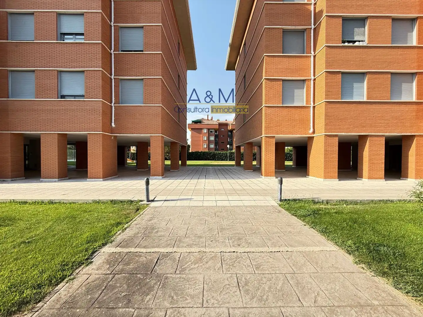 Vista exterior de Ático en venta en Valladolid con Calefacción, Parquet y Terraza