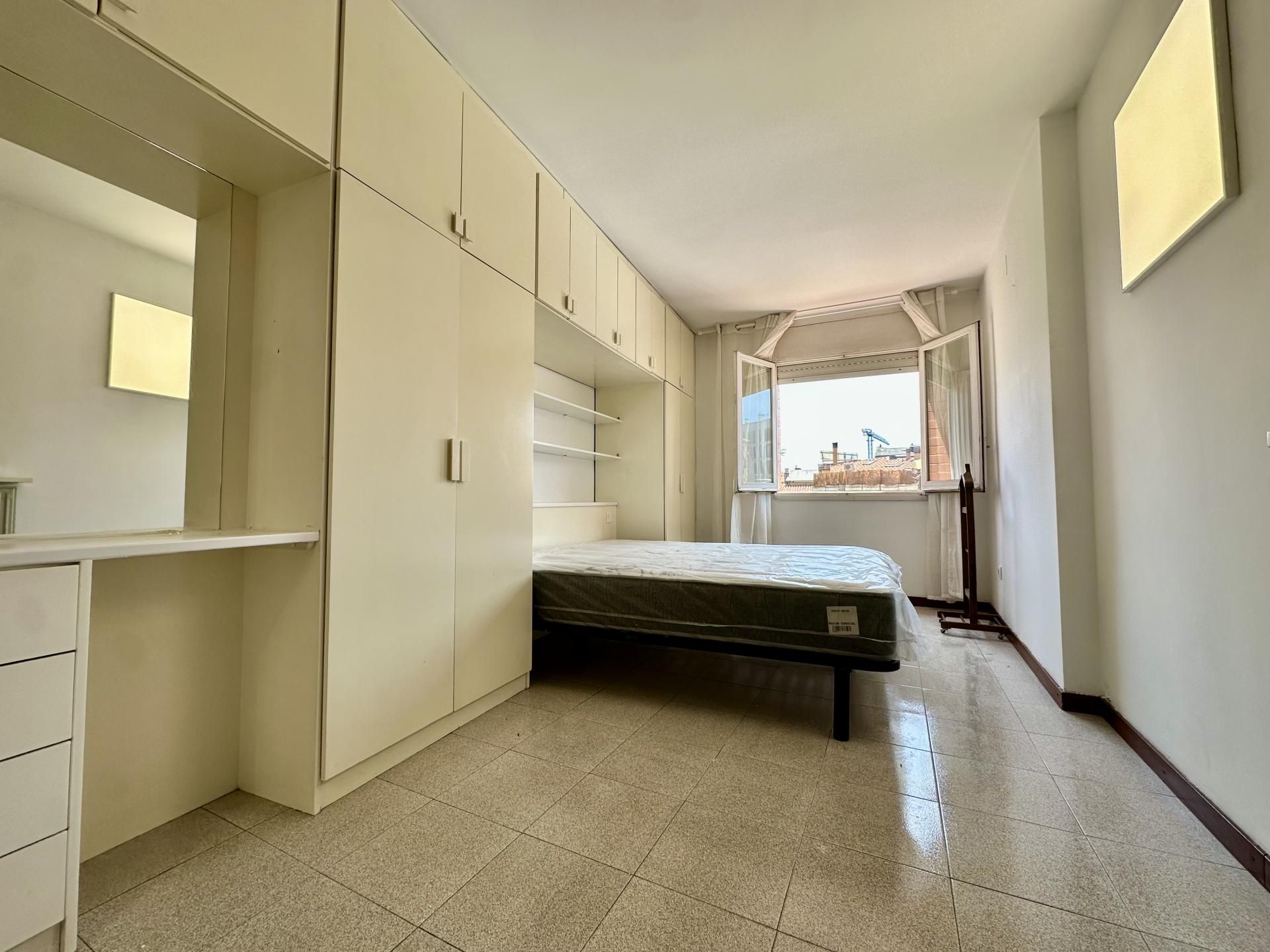 Bedroom of Flat to rent in Vic  with Heating