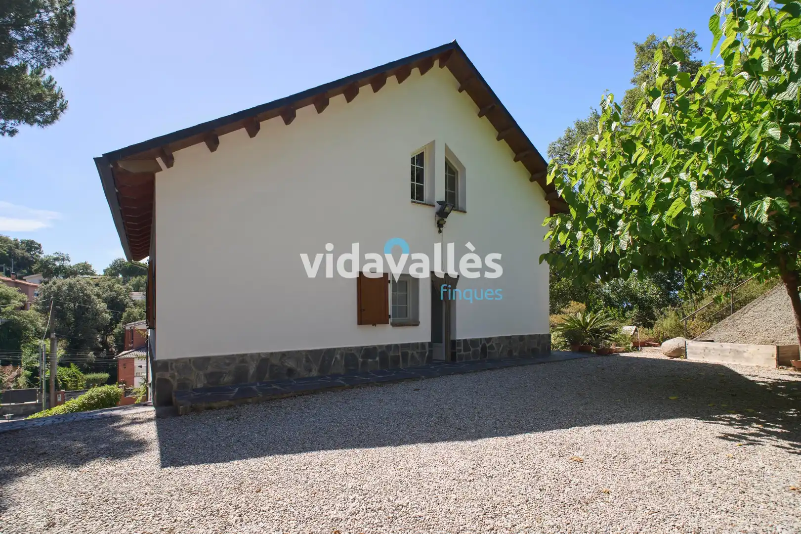 Vista exterior de Casa o xalet en venda en Vallgorguina amb Aire condicionat, Calefacció i Jardí privat