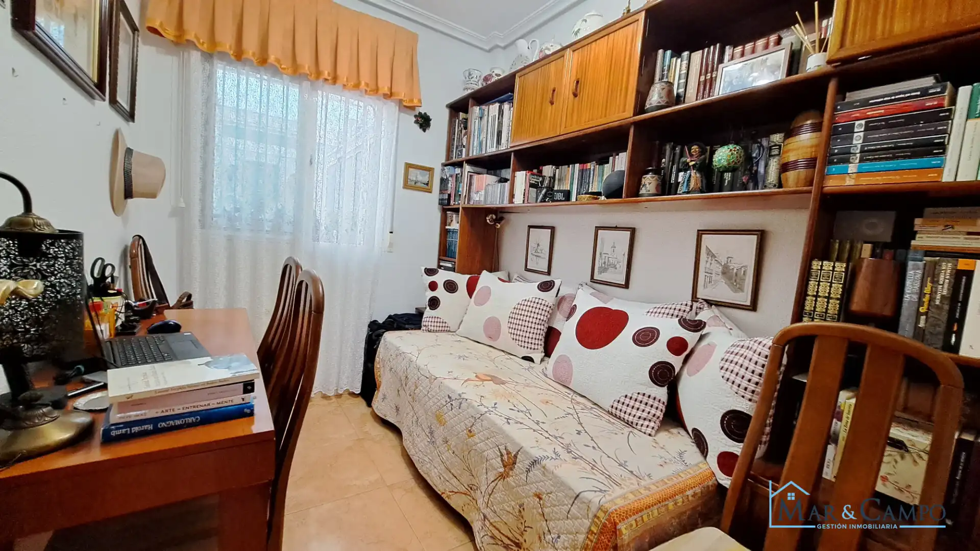 Sala d'estar de Casa adosada en venda en San Javier amb Aire condicionat, Jardí privat i Moblat