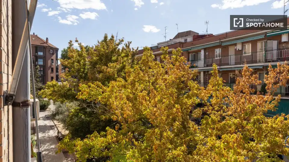 Vista exterior de Piso para compartir en Madrid con Aire acondicionado, Calefacción y Terraza