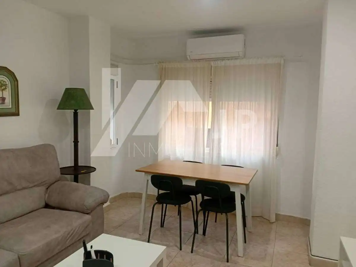 Wohnung zur Miete in Calle Buensuceso, Centro - Sagrario