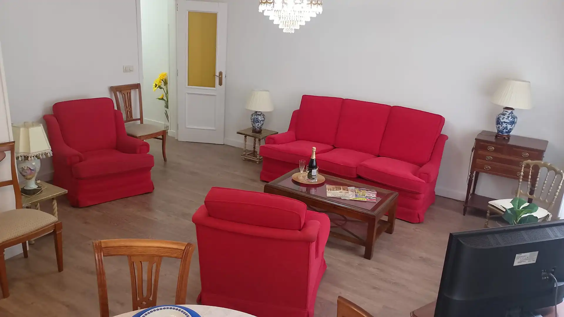 Living room of Flat for rent in Oviedo   with Heating, Parquet flooring and Furnished
