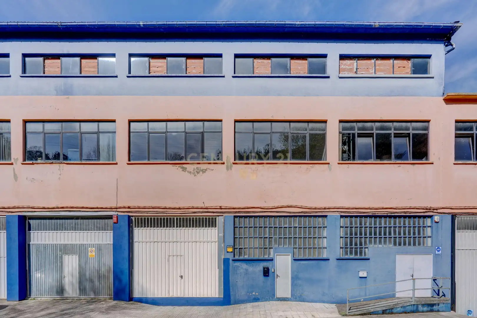Außenansicht von Fabrikhallen zum Verkauf in Elgoibar
