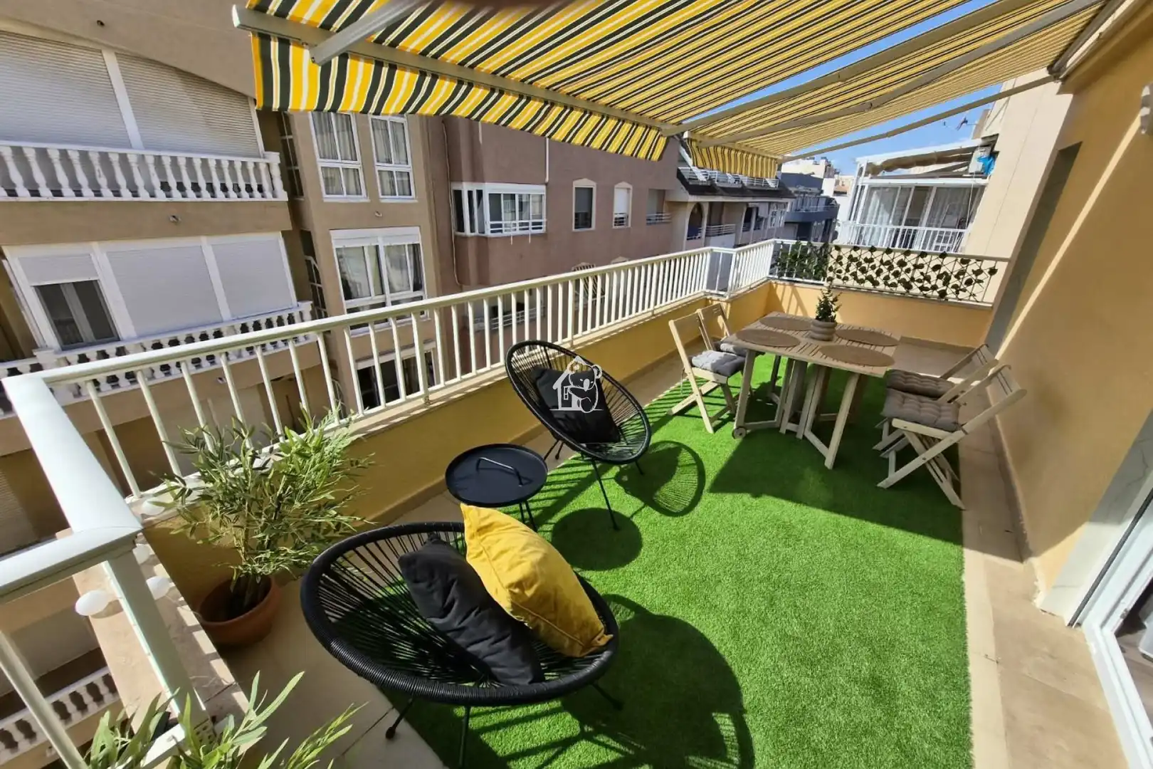 Terrassa de Àtic de lloguer en Torrevieja amb Aire condicionat, Terrassa i Moblat