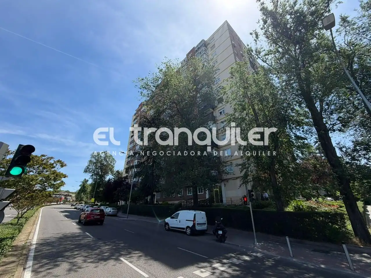 Vista exterior de Pis de lloguer en Madrid amb Terrassa, Moblat i Rentadora