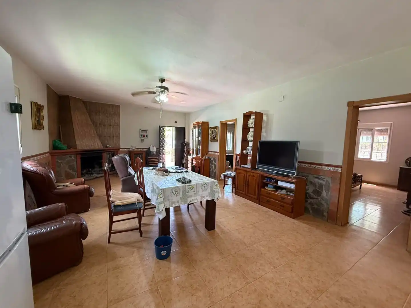 Wohnzimmer von Country house zum Verkauf in Utrera mit Privatgarten, Terrasse und Schwimmbad