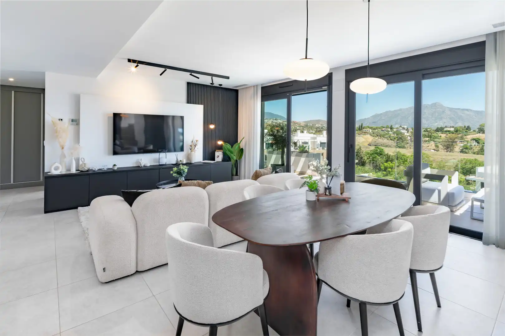 Penthouse with balcony for sale in Estepona Pueblo