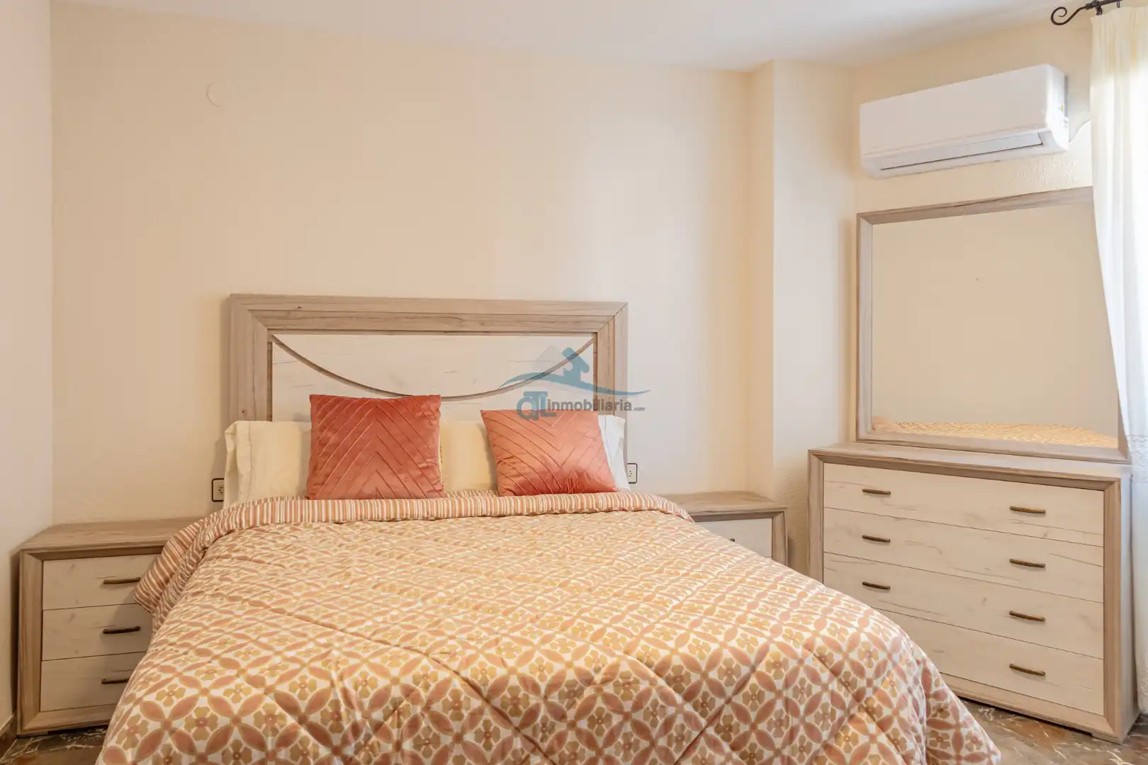 Schlafzimmer von Wohnungen zur Miete in Linares mit Klimaanlage, Heizung und Terrasse