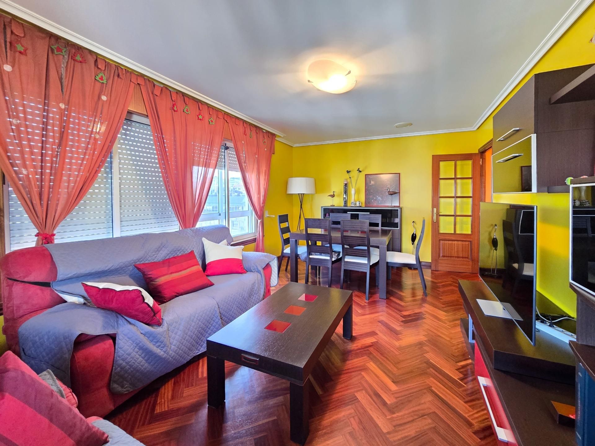 Living room of Flat for sale in A Coruña Capital   with Heating, Parquet flooring and Terrace