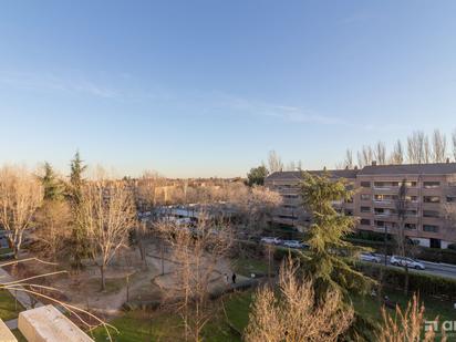 Vista exterior de Pis en venda en Pozuelo de Alarcón amb Calefacció, Terrassa i Traster