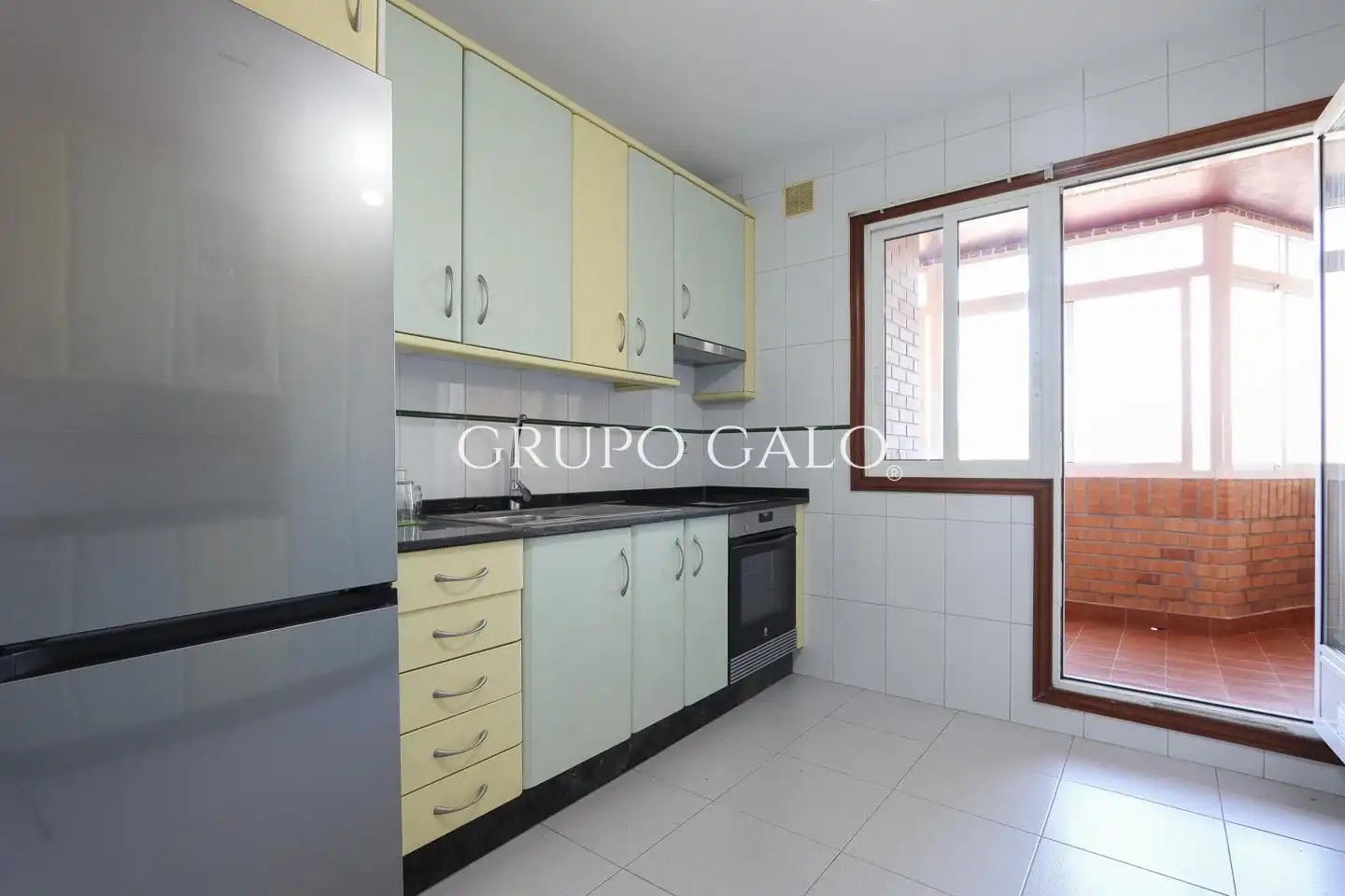 Cocina de Dúplex de alquiler en Vigo  con Calefacción, Parquet y Terraza