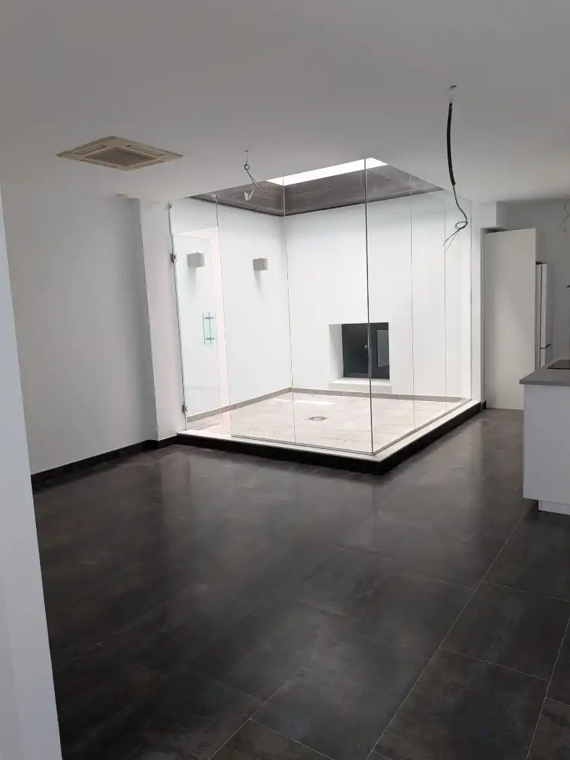 Badezimmer von Wohnung zur Miete in Dos Hermanas mit Klimaanlage, Heizung und Balkon
