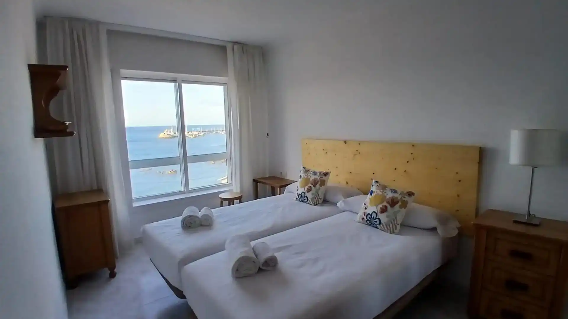 Schlafzimmer von Wohnung zur Miete in Sanxenxo mit Möbliert