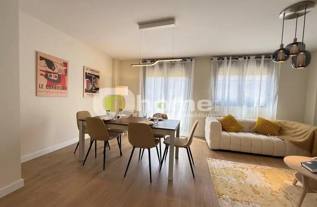 Sala d'estar de Casa adosada en venda en Morales de Toro amb Calefacció, Jardí privat i Moblat