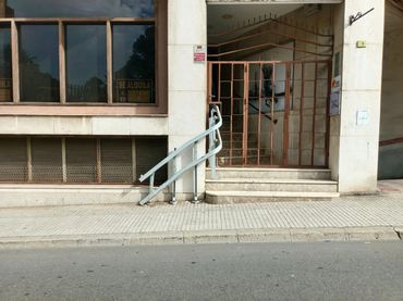 Local comercial en alquiler en C/ Ronda Reus 9