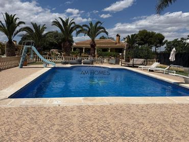Detached house with pool for sale in Valverde