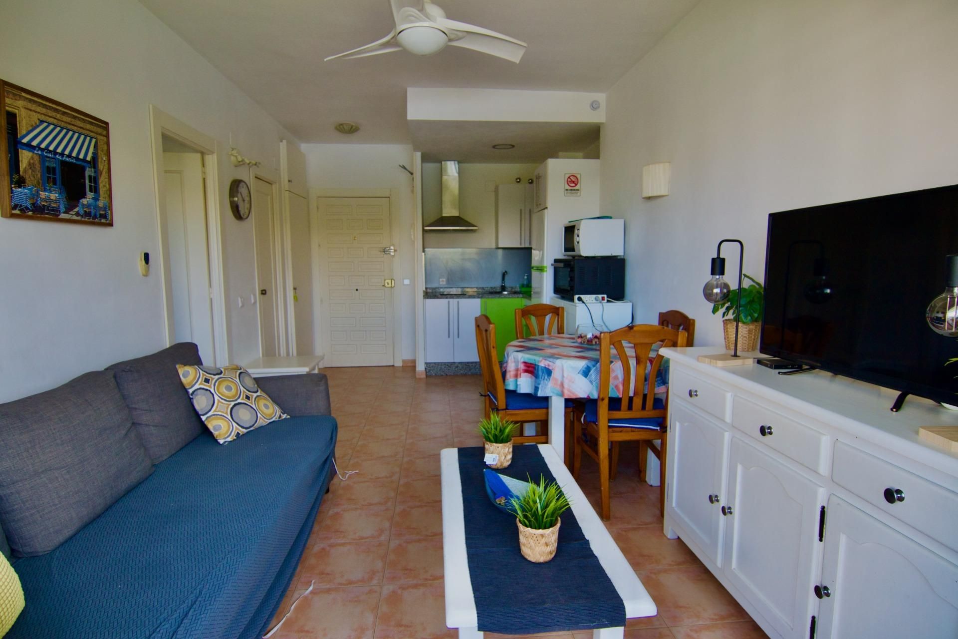 Sala d'estar de Apartament en venda en Benalmádena amb Aire condicionat, Calefacció i Jardí privat