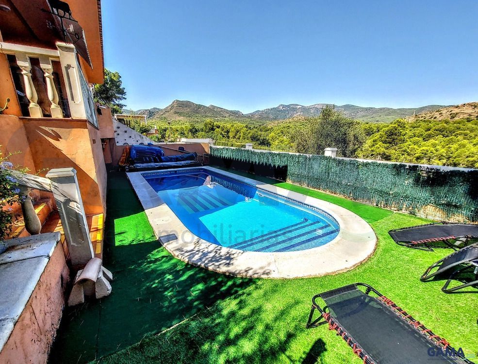 Piscina de Casa o xalet en venda en Estivella amb Jardí privat, Traster i Piscina