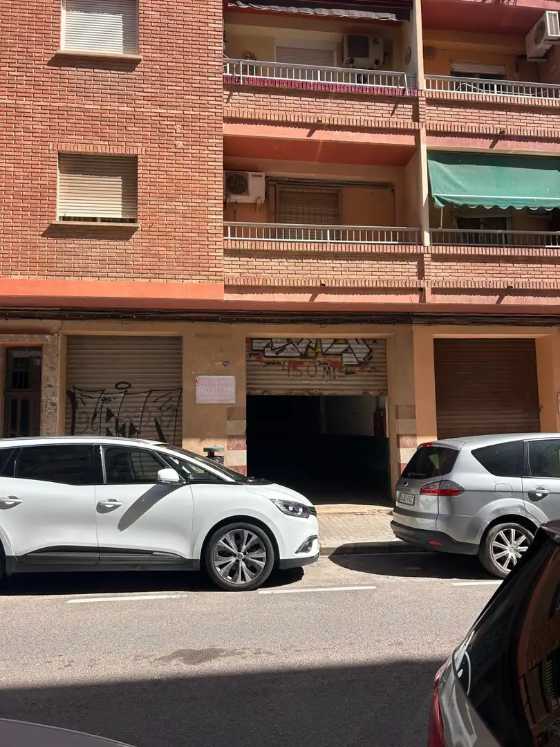 Local comercial en venda a Calle del Poeta Navarro Cabanes 8