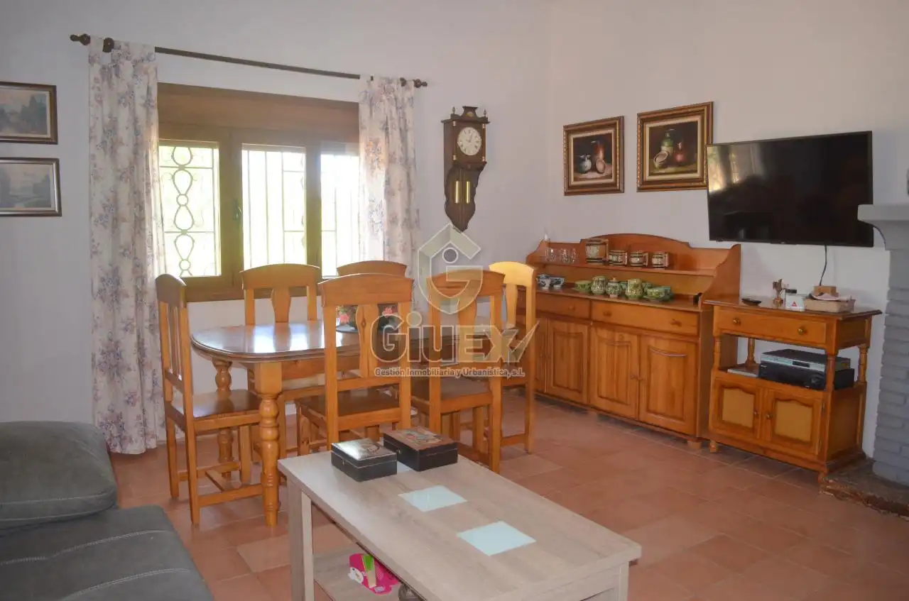 Sala de estar de Casa o chalet en venta en Arroyo de la Luz con Calefacción, Jardín privado y Amueblado