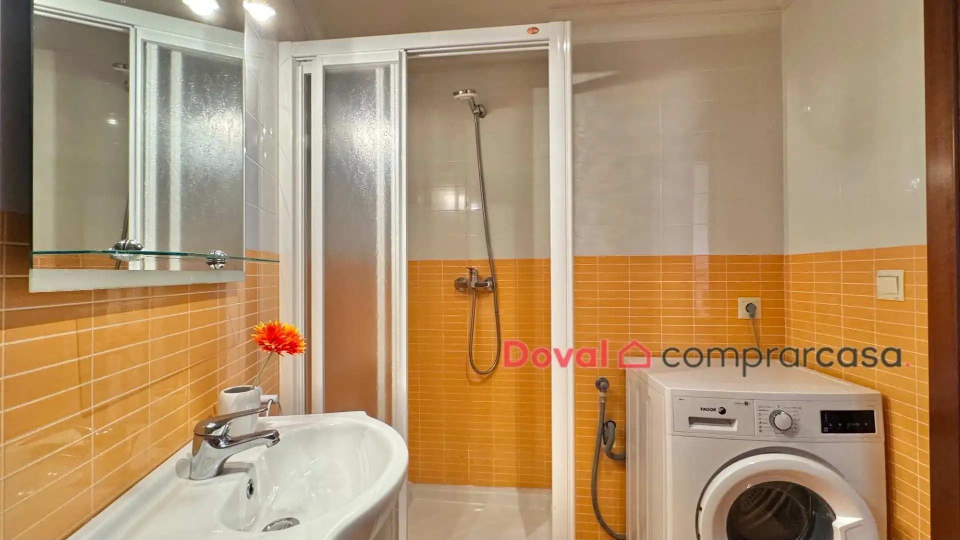 Bathroom of Flat for sale in Vigo   with Heating and Storage room