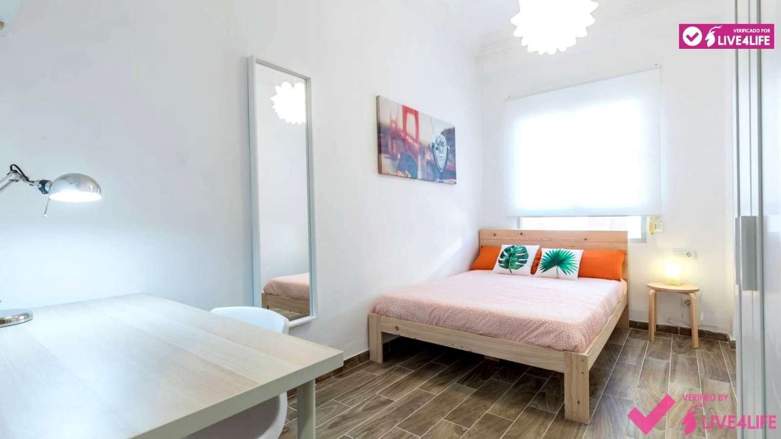 Bedroom of Flat to share in  Valencia Capital  with Air Conditioner and Terrace