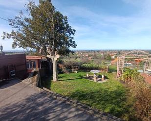 Jardí de Casa o xalet en venda en Villaviciosa amb Calefacció, Terrassa i Moblat
