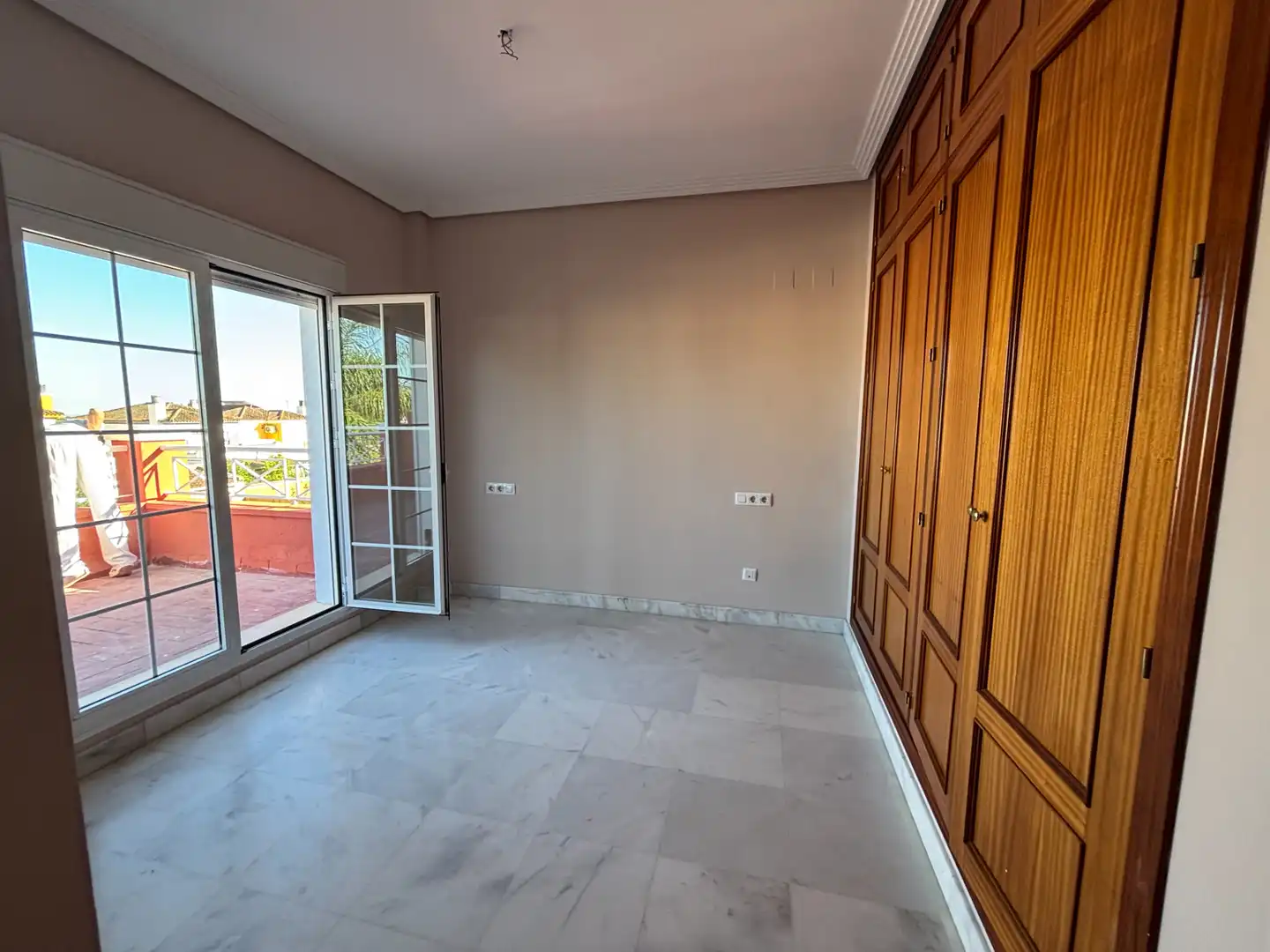 Bedroom of Detached homes for sale in Almensilla  with Air Conditioner, Private garden and Terrace