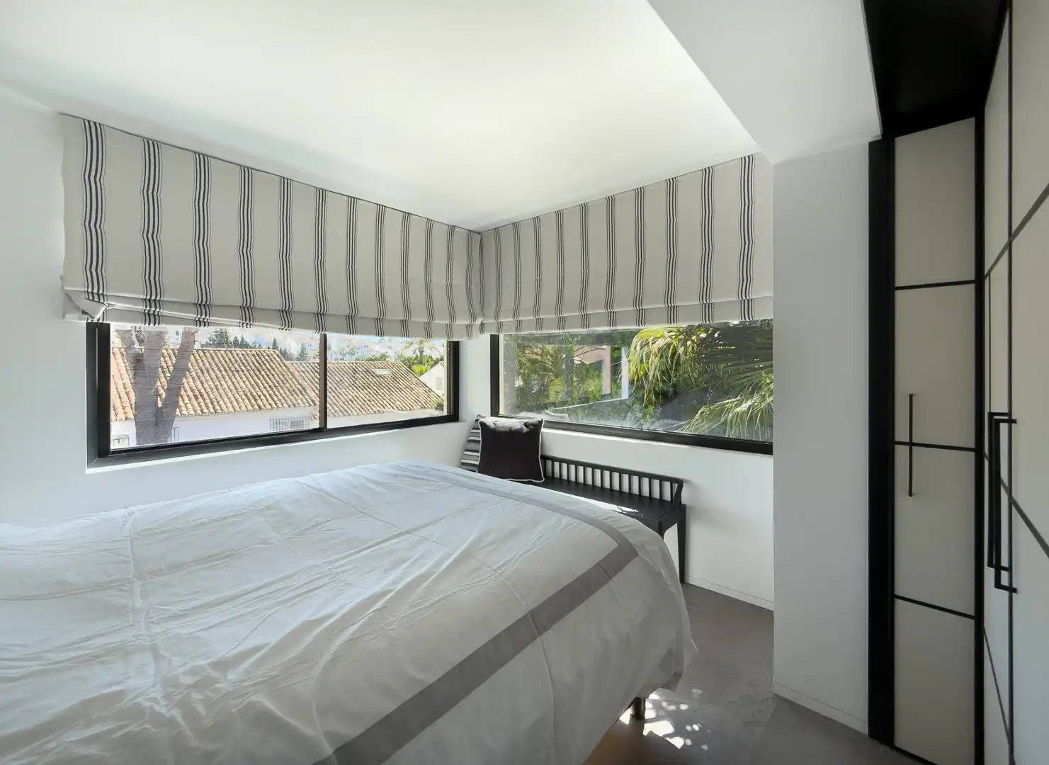 Dormitori de Casa o xalet en venda en Marbella amb Aire condicionat, Jardí privat i Terrassa