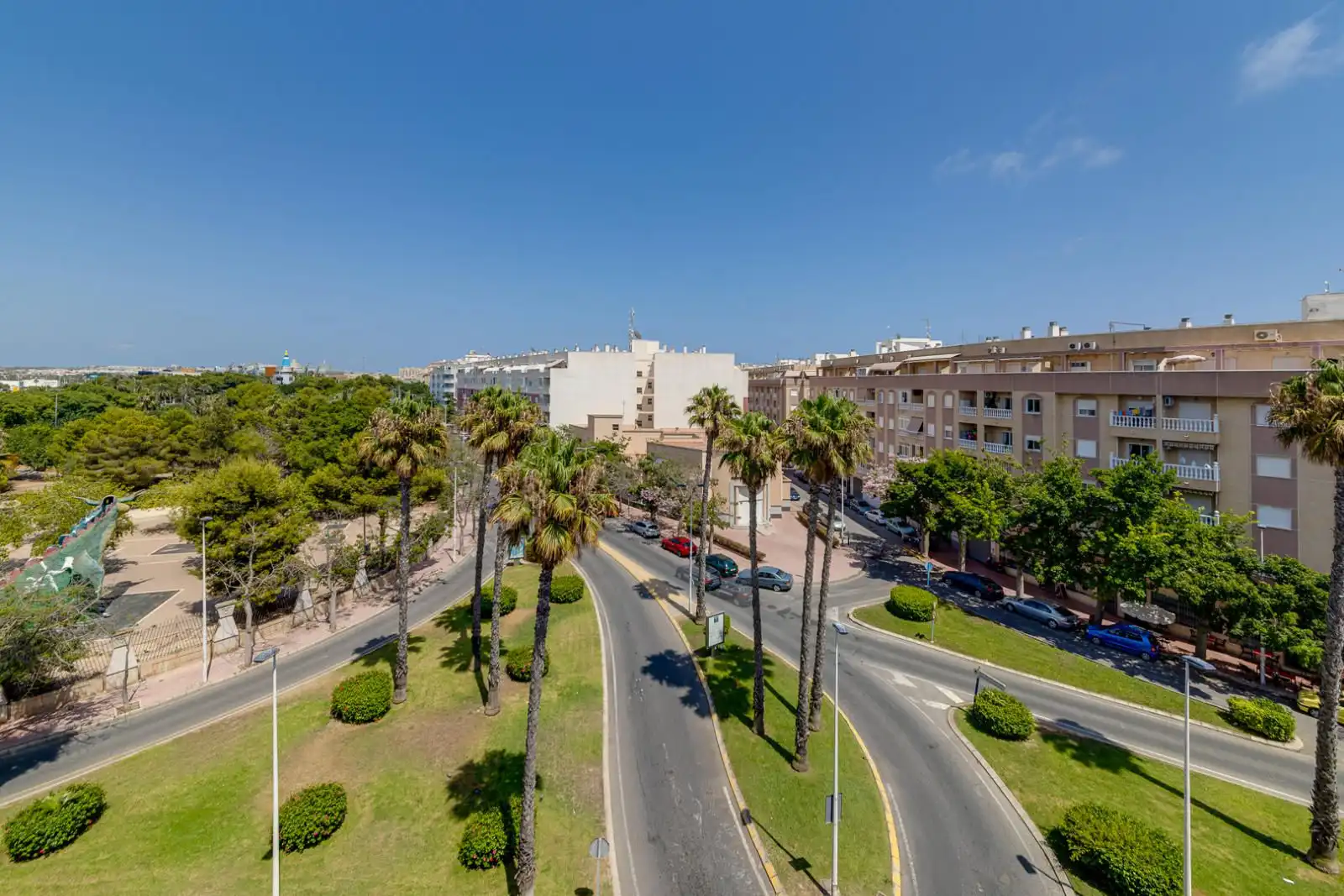 Vista exterior de Ático en venta en Torrevieja con Aire acondicionado, Terraza y Piscina