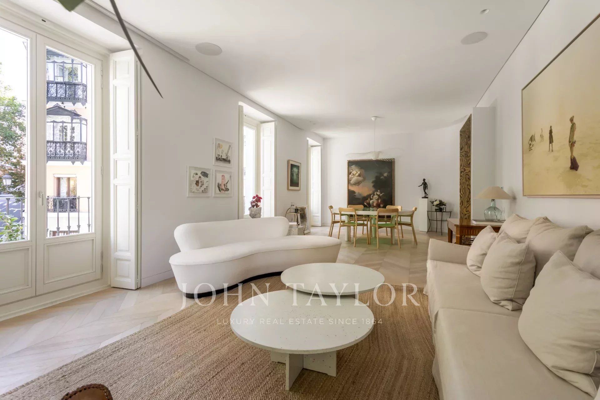 Living room of Flat for sale in  Madrid Capital  with Air Conditioner, Heating and Balcony