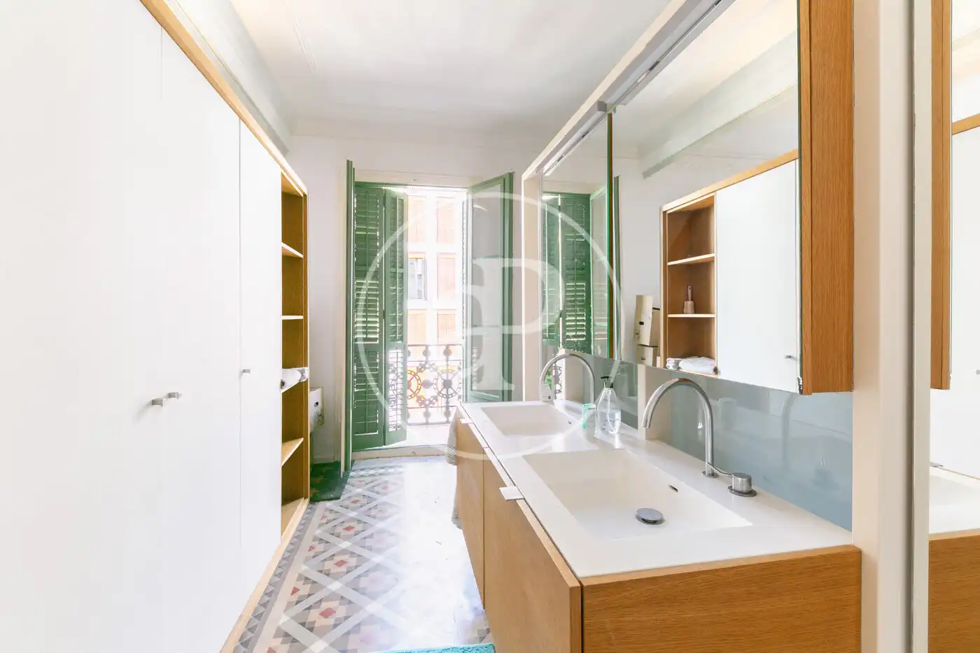 Baño de Piso de alquiler en Barcelona con Aire acondicionado, Calefacción y Amueblado