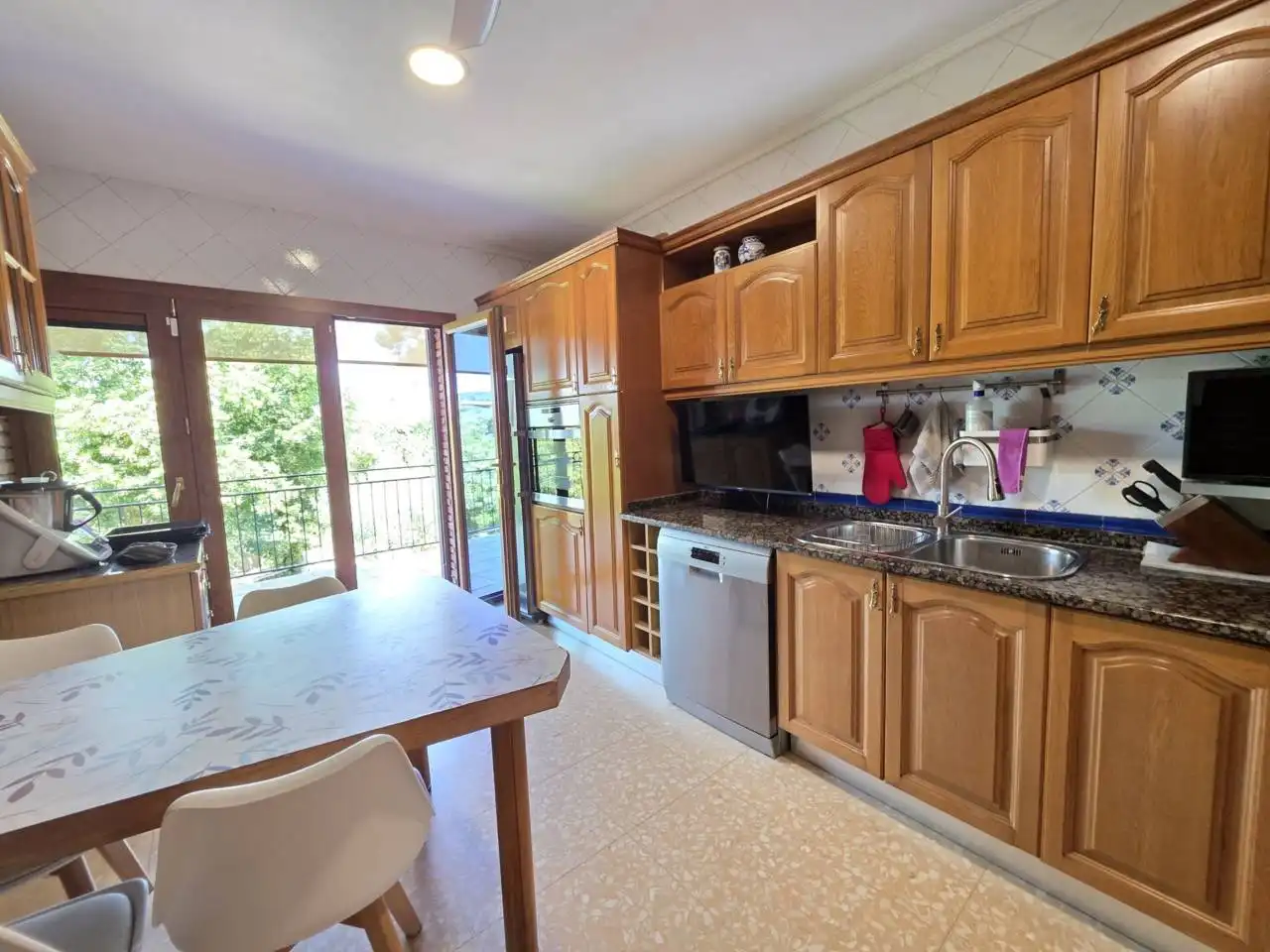 Cocina de Casa o chalet en venta en Montcada i Reixac con Aire acondicionado, Calefacción y Jardín privado
