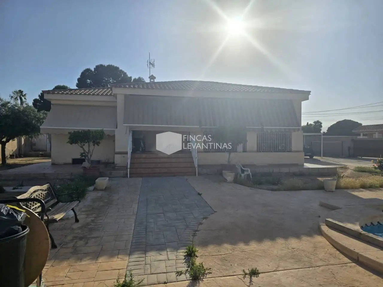 Vista exterior de Casa o xalet en venda en Alicante / Alacant amb Jardí privat, Terrassa i Piscina
