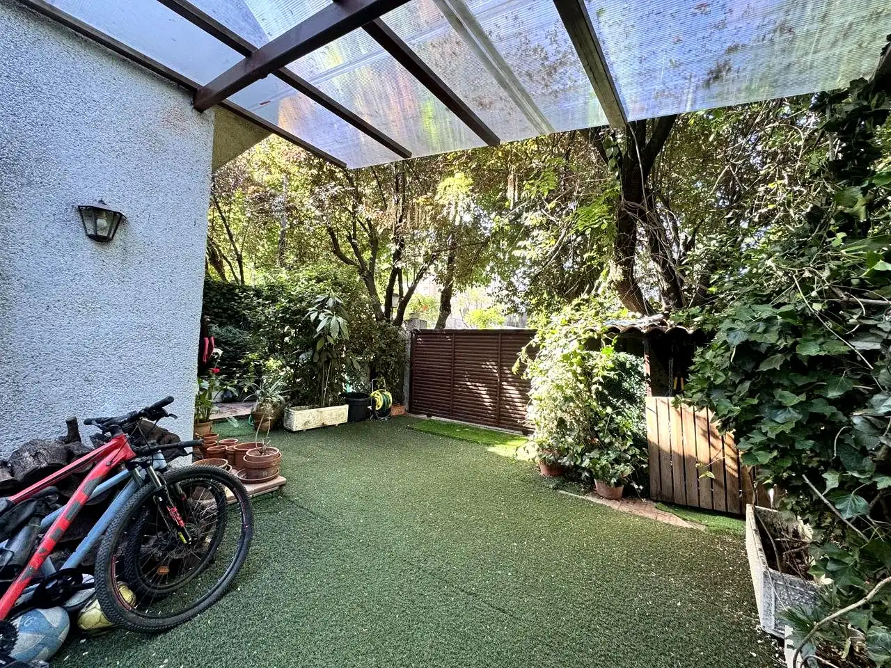 Terraza de Casa adosada en venta en Madrid con Calefacción, Jardín privado y Piscina