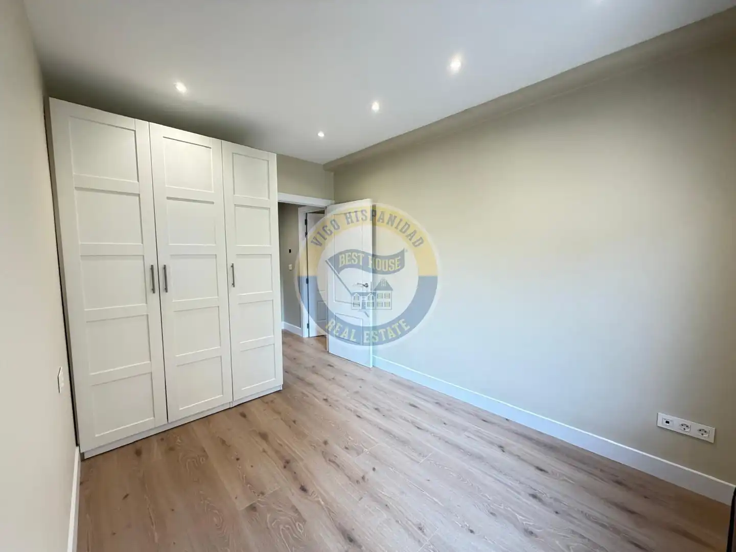 Piso de alquiler en Vigo  con Calefacción, Parquet y Amueblado