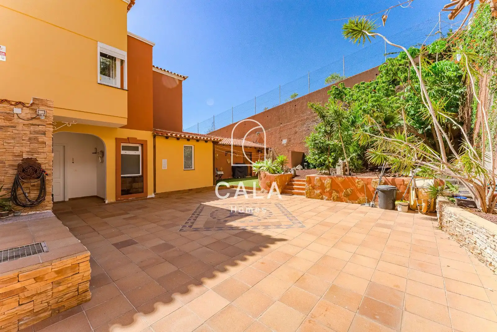 Vista exterior de Casa adosada en venta en Adeje con Jardín privado, Terraza y Trastero