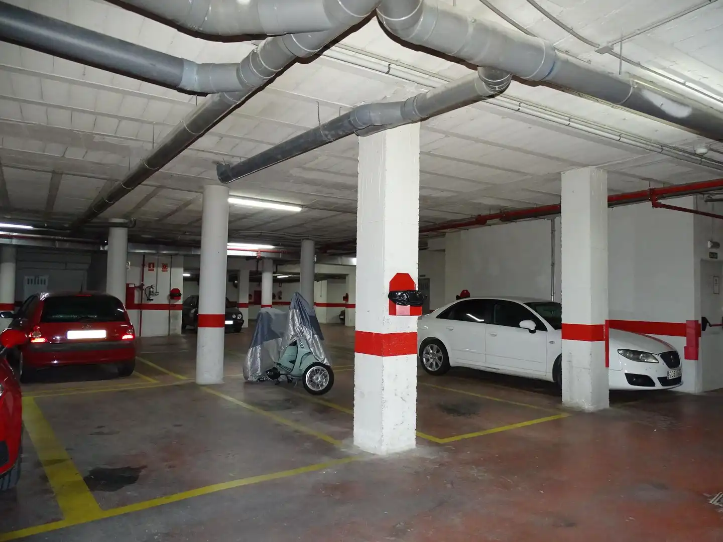 Parking de Piso en venta en Granada con Aire acondicionado, Calefacción y Trastero