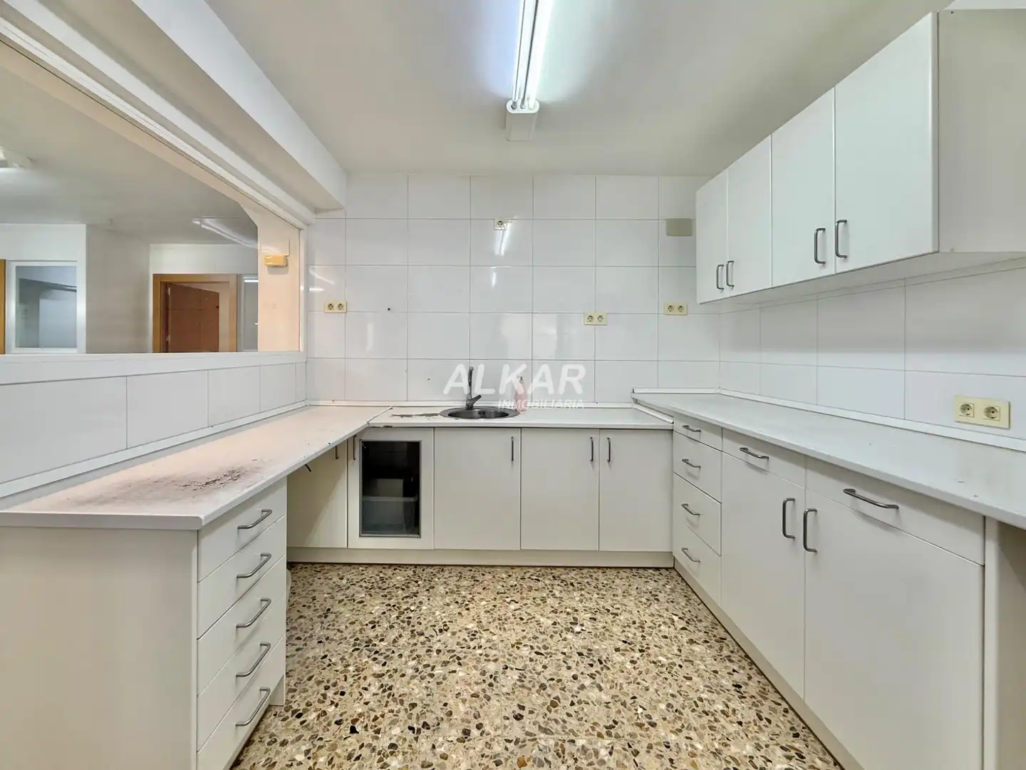 Cocina de Oficina de alquiler en Tudela con Aire acondicionado y Calefacción