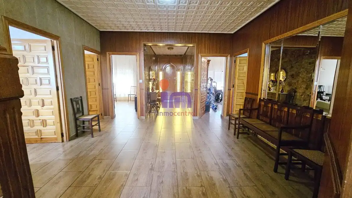 Casa con terraza en venta en Valdepeñas, imagen 3