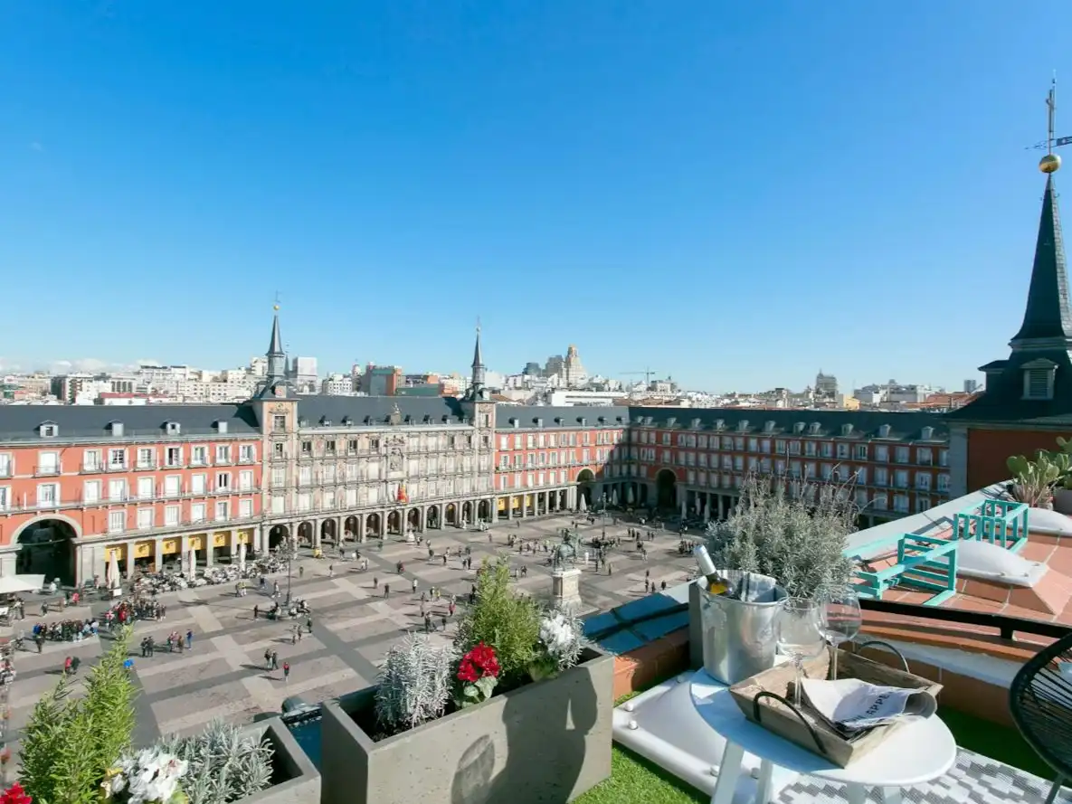 Exterior view of Study for rent in Madrid  with Air Conditioner, Heating and Parquet flooring