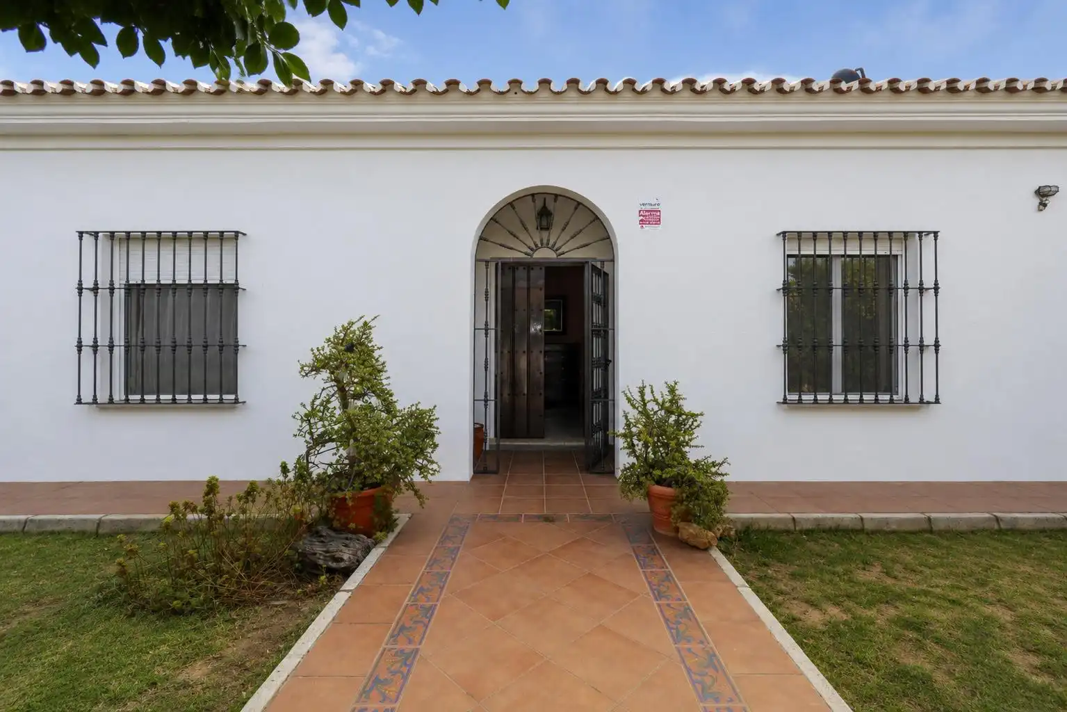 Casa o xalet en venda en Sanlúcar la Mayor amb Jardí privat, Traster i Piscina