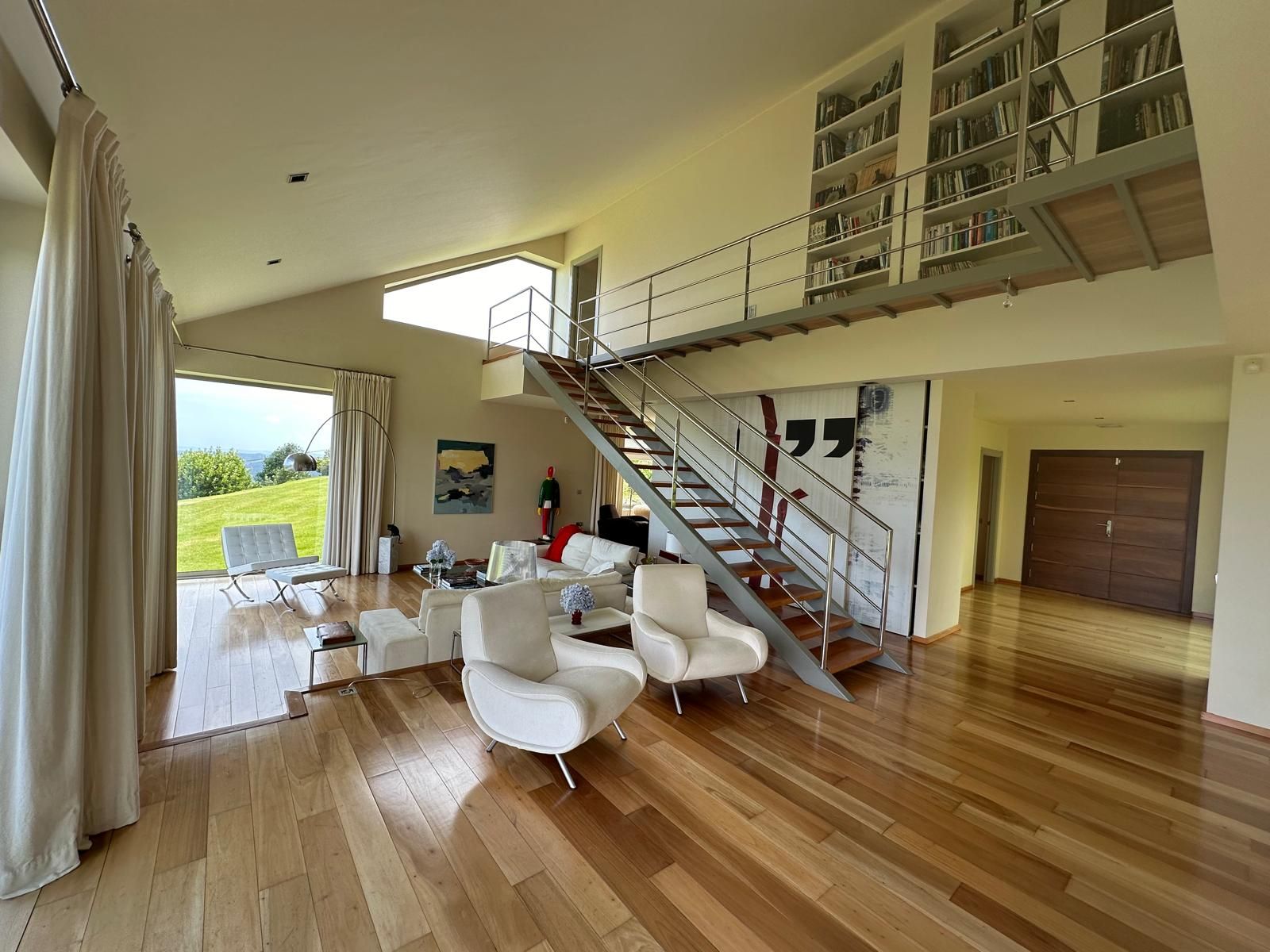 Sala d'estar de Casa o xalet en venda en Muros de Nalón amb Calefacció, Jardí privat i Parquet