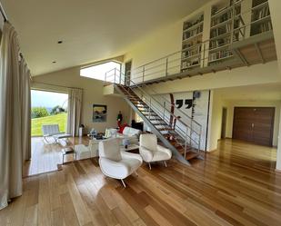 Sala d'estar de Casa o xalet en venda en Muros de Nalón amb Calefacció, Jardí privat i Parquet