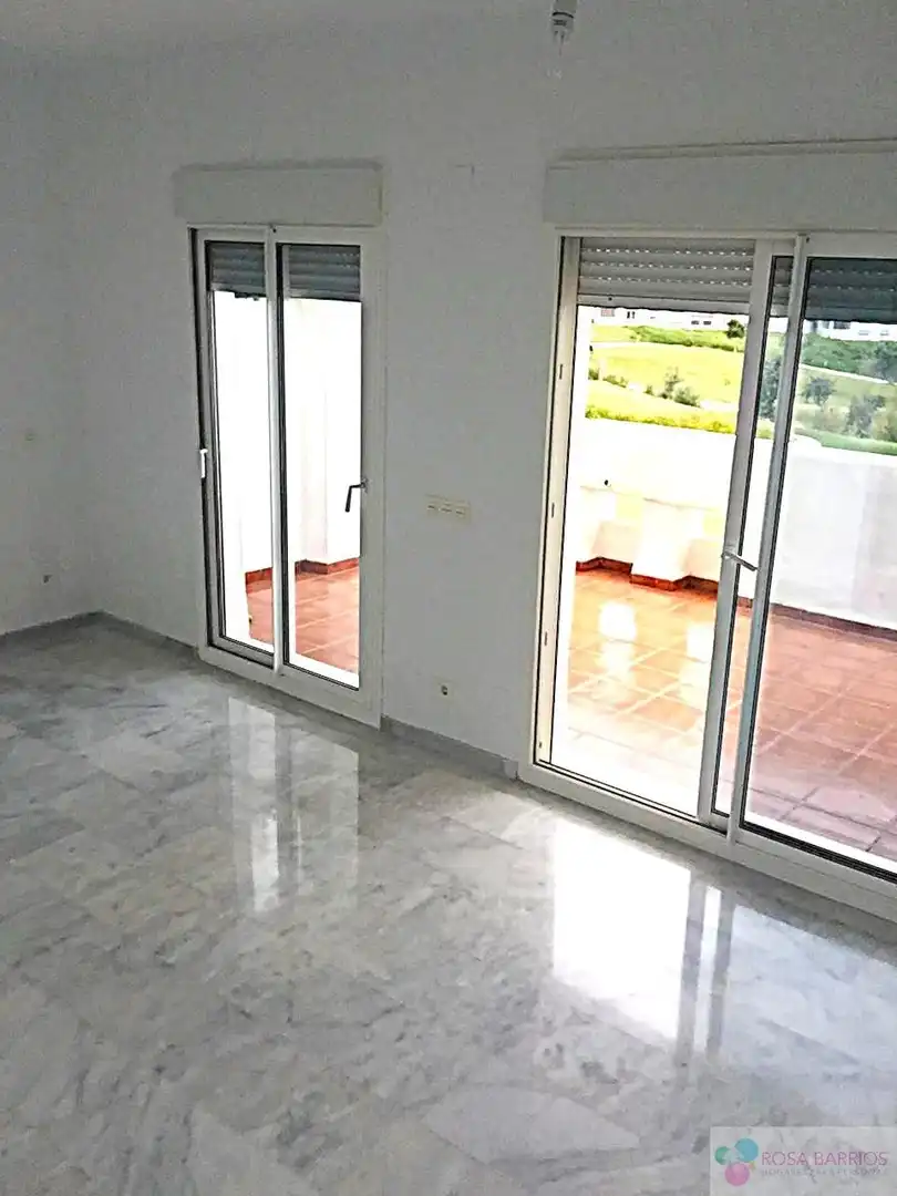 Maisonette zum Verkauf in Estepona mit Terrasse und Gemeinschaftspool