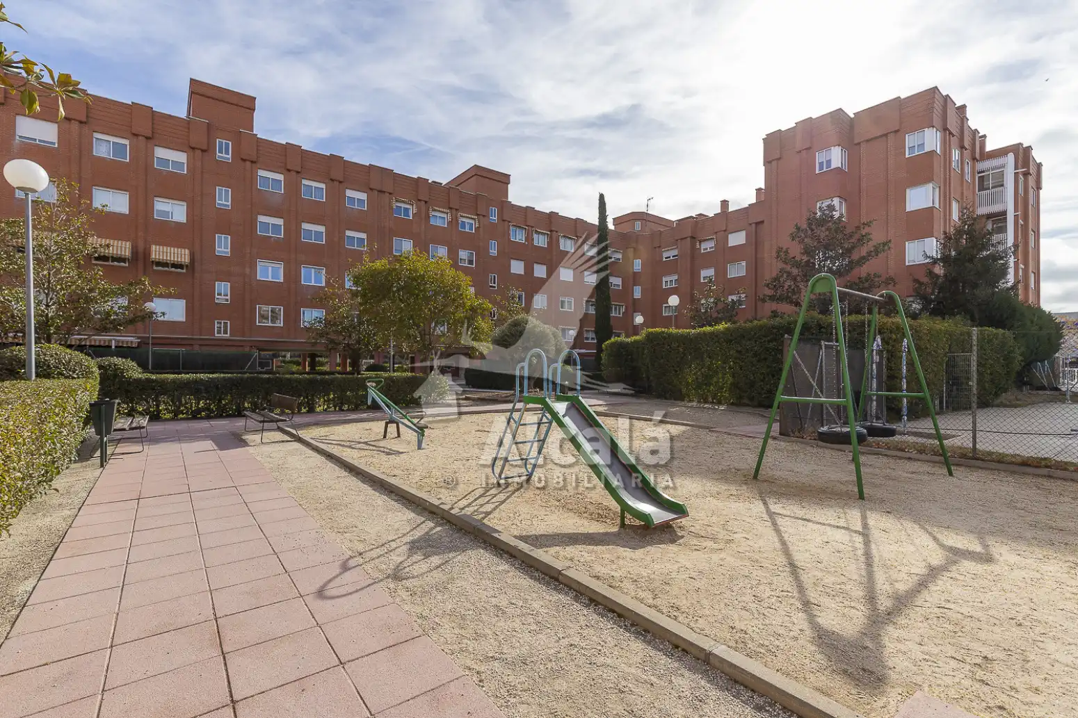 Vista exterior de Piso en venta en Alcalá de Henares con Aire acondicionado, Calefacción y Trastero