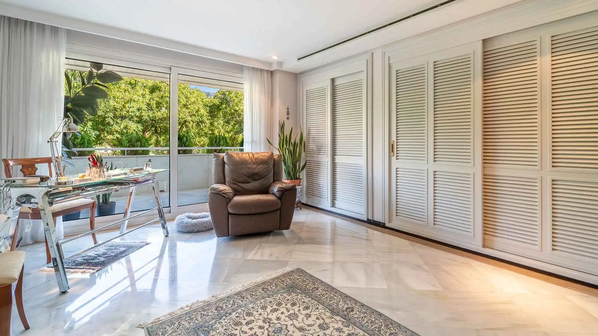 Habitación de Apartamento en venta en Marbella con Aire acondicionado, Terraza y Trastero